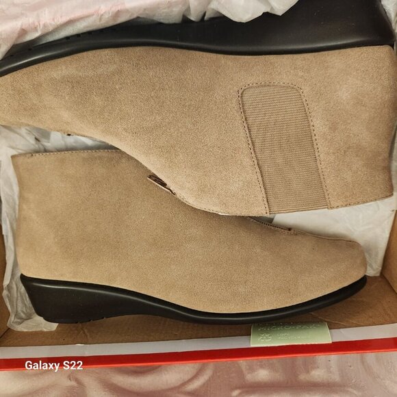 Aerosoles "Allowance" Tan Suede Wedge Booties. NIB. Size 8.5 - Picture 11 of 13